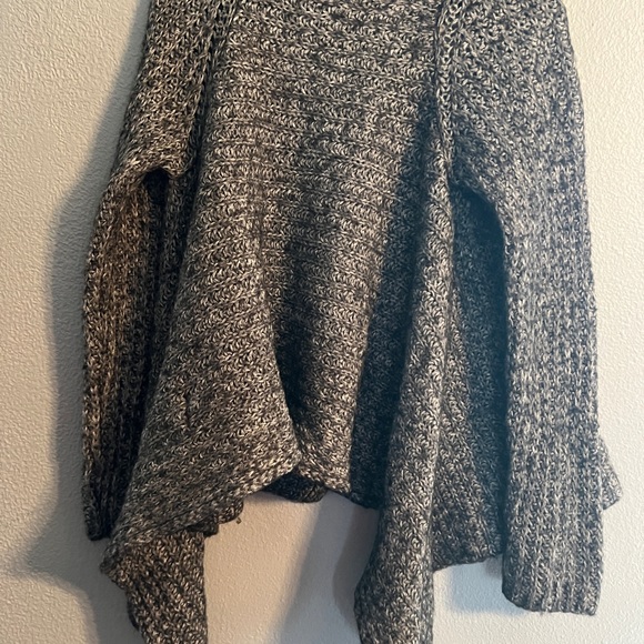 Slouchy gray H & M sweater - Picture 3 of 3